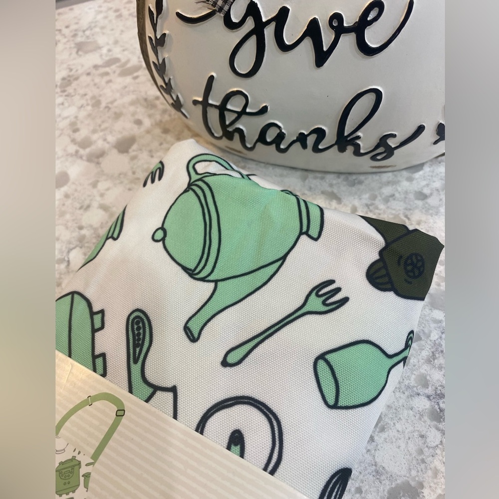 NWT Modern Expressions apron, white with light green/black kitchen tools. - Picture 7 of 7